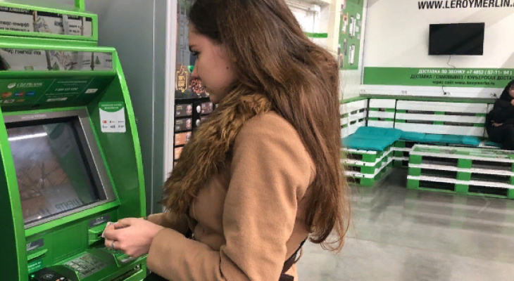 Опасность у банкоматов: рассказали о новом способе мошенничества в Ярославле