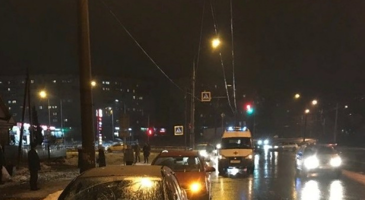 Детей увезли на скорой: подробности массового ДТП в Ярославле