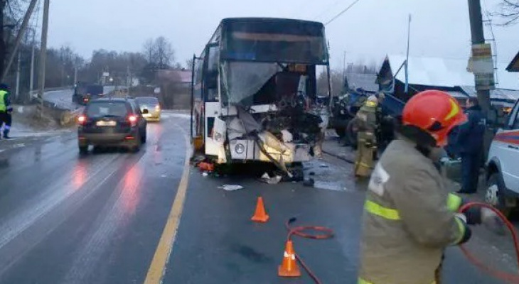 Дитя нашли на обочине: ярославцы разбились в смертельном ДТП с автобусом в Иваново