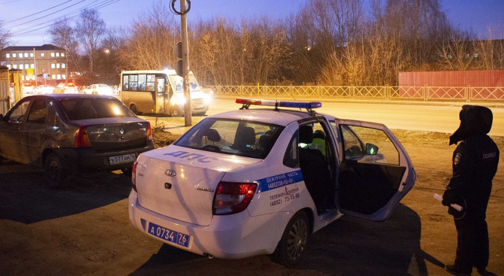 Школьницу увезли на скорой: автоледи сбила ребенка в Ярославле