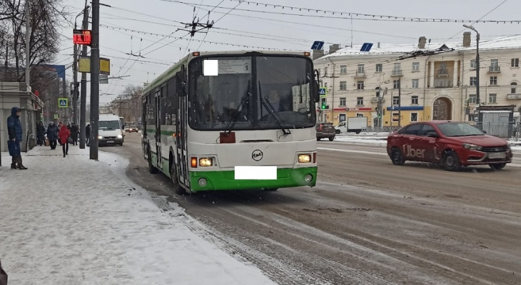 "Че шаришься по карманам": водитель выкинул старика из автобуса в Ярославле