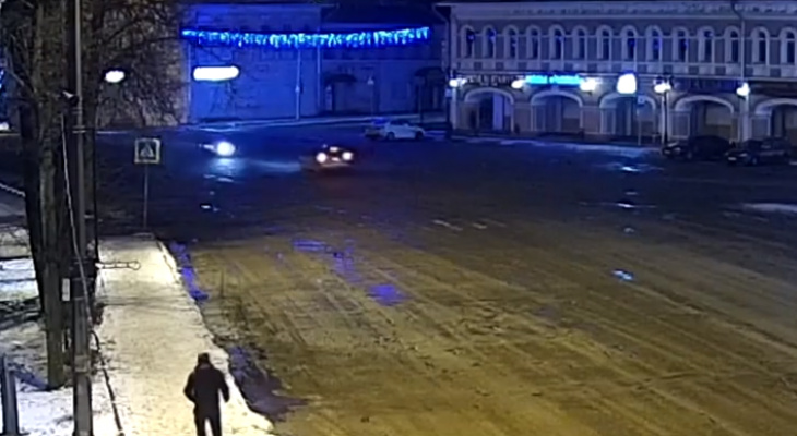 Авто разорвало пополам: в сети появилось видео погони за нарушителем в Угличе