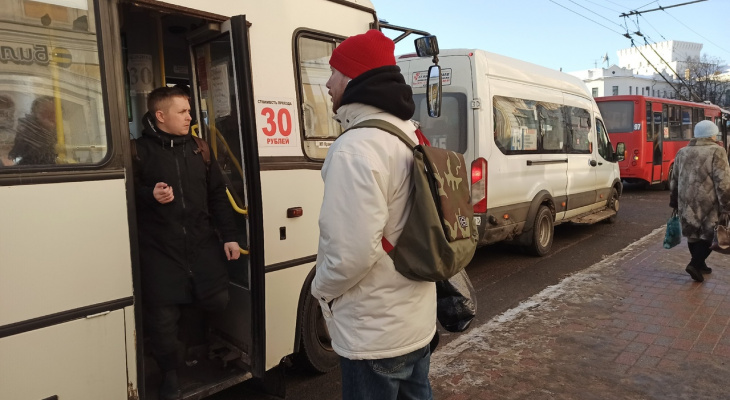 Пусть за проезд платит кондуктор: подробности скандала в ярославской маршрутке