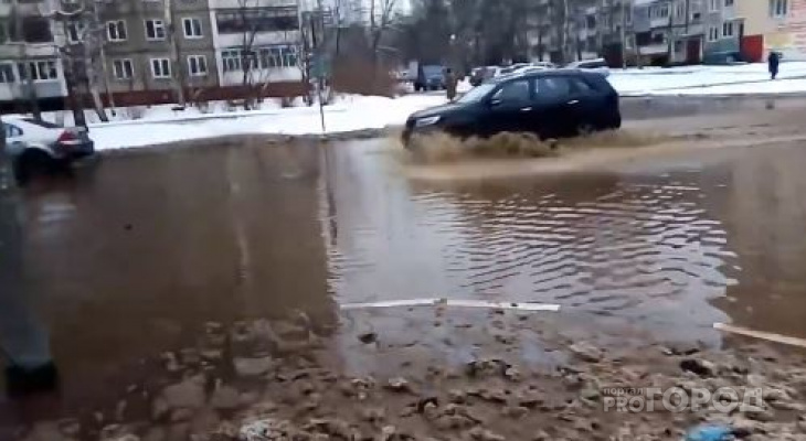 Вода пришла за минуты: озвучили причины потопа в Заволжском районе. Видео