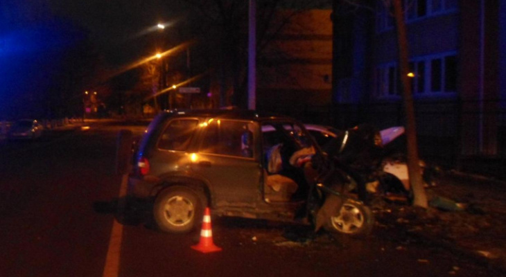 Фиаско из-за пьяной езды: пять человек пострадали в ночном ДТП в Ярославле