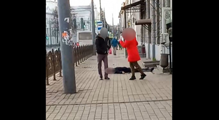 Драку в центре Ярославля сняли на видео: комментарий полиции