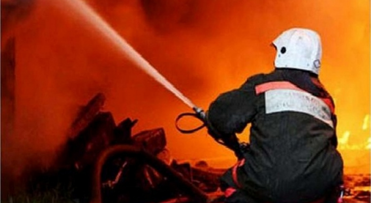 От огня рушилась крыша: двух детей спасли из пожара под Ярославлем