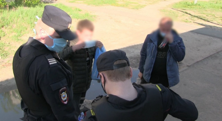 Ловят на остановках: полиция проверяет соблюдение масочного режима в Ярославле