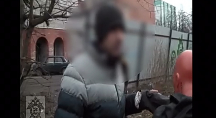 Лупил по шее кулаками: на улице в Ярославле жестоко убили женщину. Видео