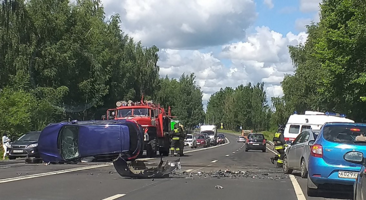 Личность погибшей не установлена: в массовом ДТП в Брагино пострадало 5 человек