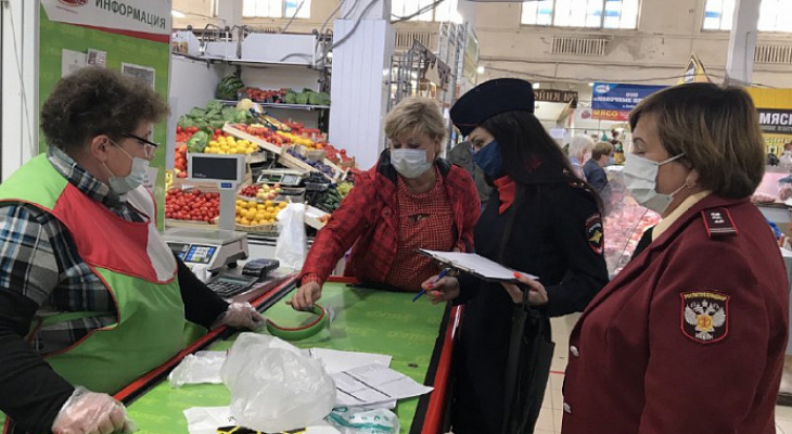 Штрафуют с масками на подбородке: облавы на нарушителей особого режима устроили в Ярославле