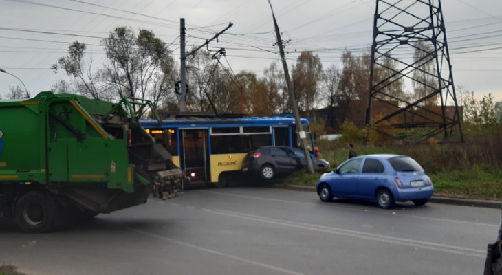 В Ярославле трамвай 