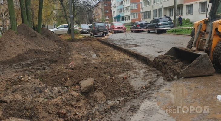 Аллею кленов в центре Ярославля вырубили под парковку: почему мэрия разрешила