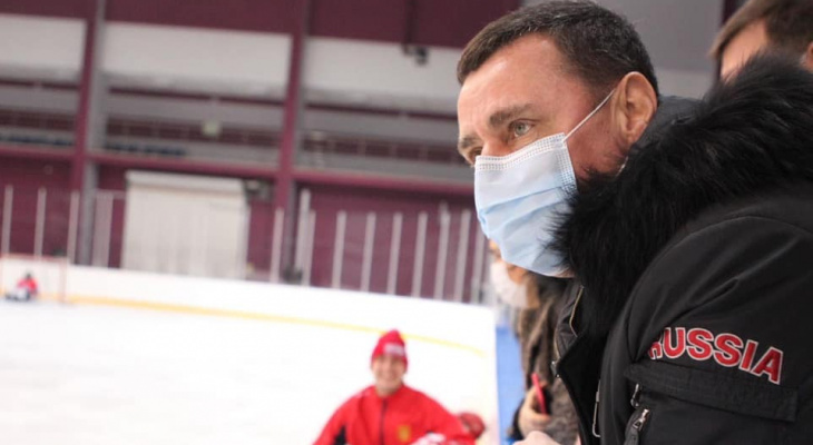 Дмитрий Миронов стал болельщиком первого матча по следж-хоккею в Ярославле