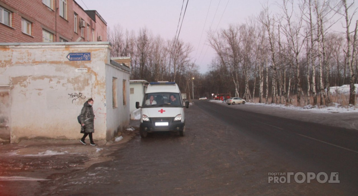 "Выбил двери, разбил лицо, заломал руки": мужчина взял в плен пациентов больницы Ярославля