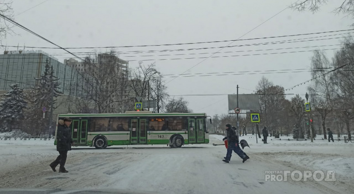 Какие дороги в Ярославле расчищают в первую очередь: куда жаловаться