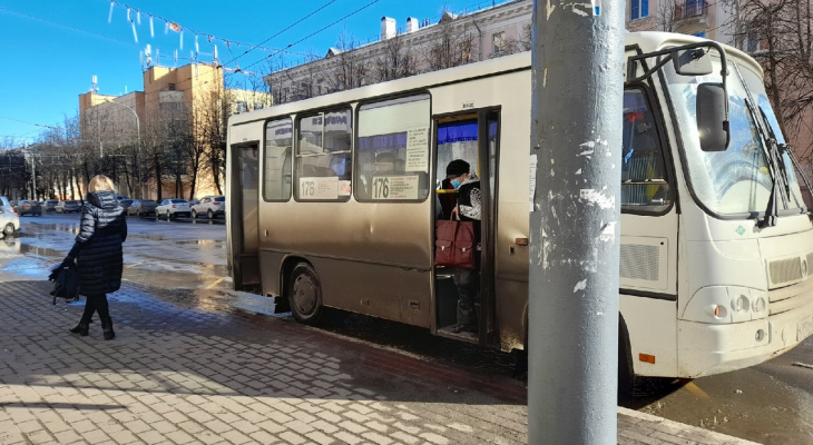 В общественном транспорте Ярославля установили новую систему оплаты