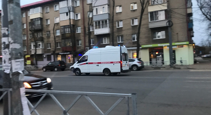 От боли стонал на дороге: в ДТП в Ярославле сбили пешехода