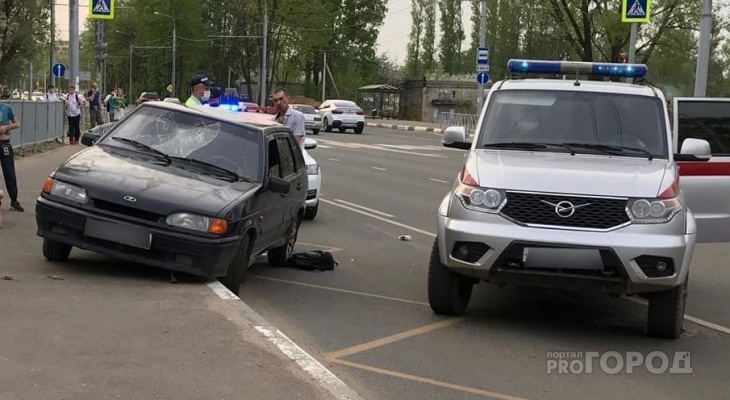 «Уже в наручниках»: в Ярославле пьяный водитель въехал на остановку