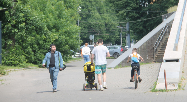 Ходить по нему опасно: в Ярославле разберут пешеходный мост на Набережной