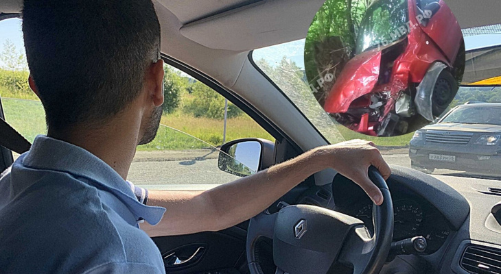 Авто с детьми улетело в кювет: жуткие последствия ДТП под Ярославлем