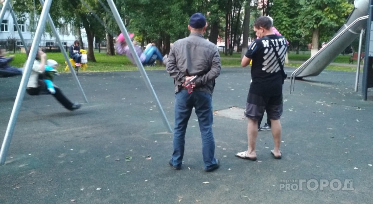 "Аж руки тряслись": в Ярославле ищут извращенца, который снимает на телефон части тела детей