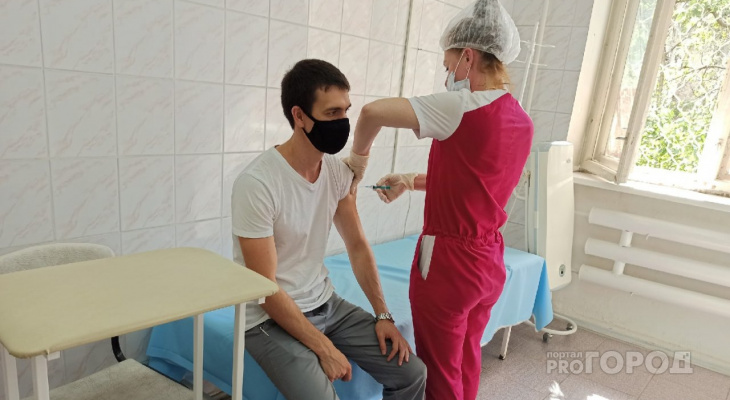 "Ставят перед фактом": отстранят или нет учителей без прививок в Ярославле