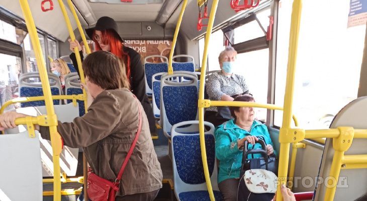 В автобусе Ярославля прорвало трубу: пассажиру обварило ноги