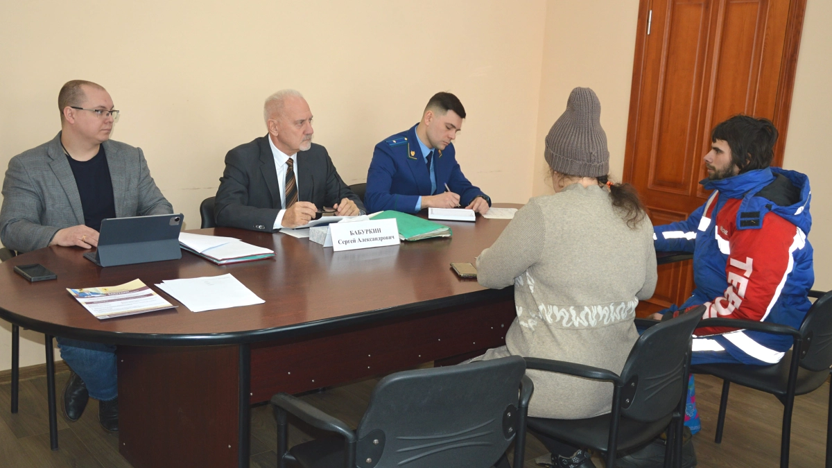 В Ярославской области сирота вынужден жить в строительном вагоне
