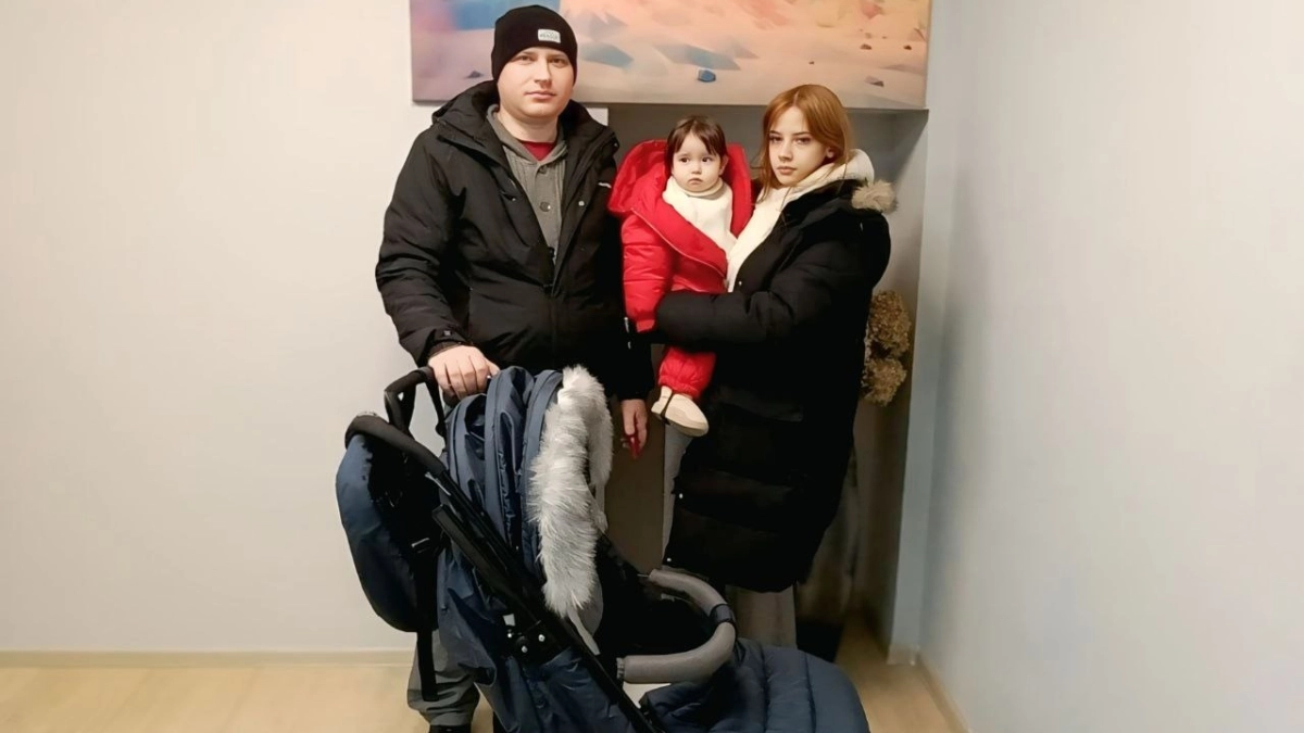 Где в Ярославле семьям с новорожденными получить коляски и кроватки бесплатно 