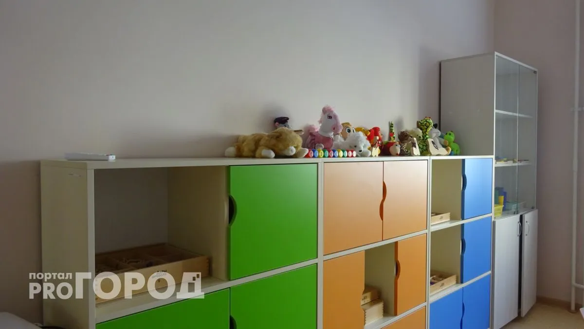 Шкаф-купе убивает вашу спальню: открытые вешалки и рейлы - единственное спасение для порядка в комнате