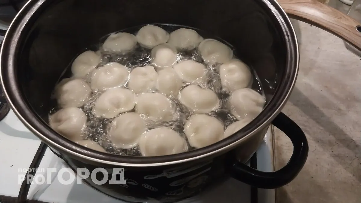 Кидаю это в кастрюлю - и пельмени превращаются в настоящий эликсир здоровья: врач раскрыла секрет, о котором не догадываются