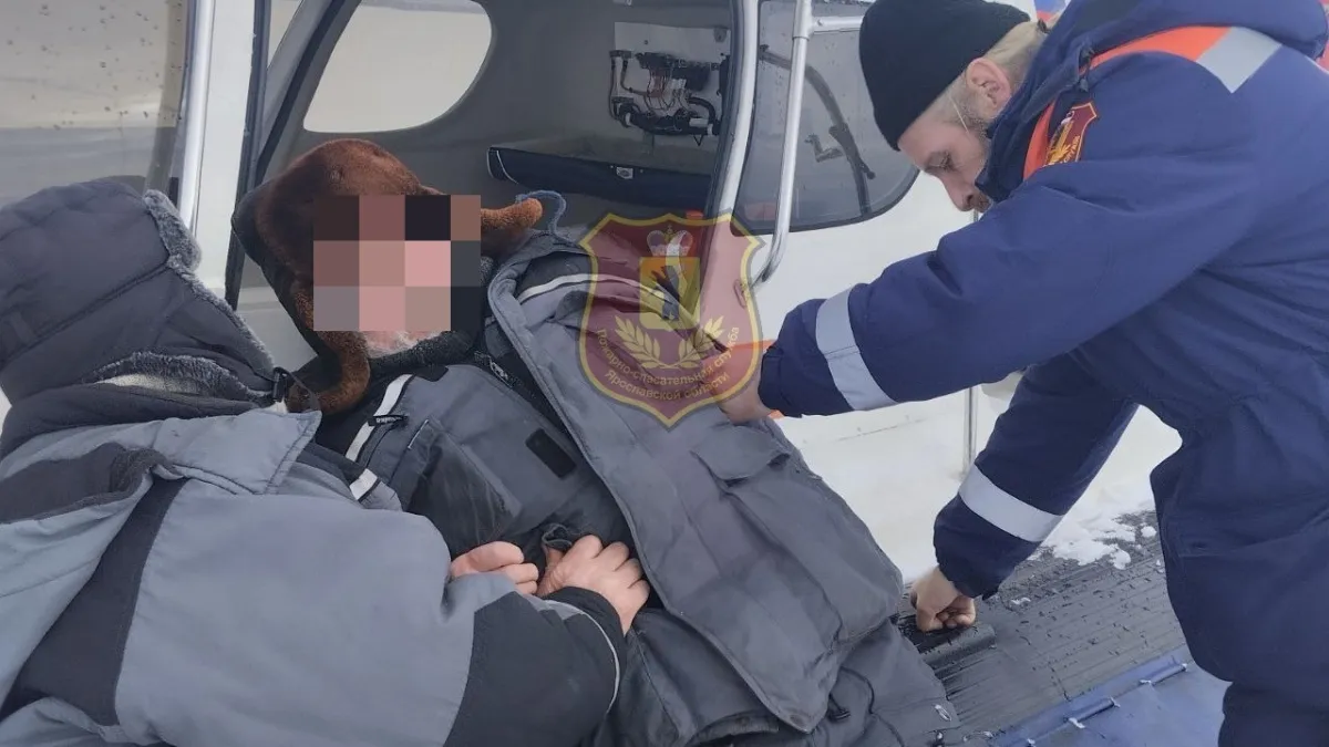 Спасатели помогли рыбаку, сломавшему ногу на Рыбинском водохранилище