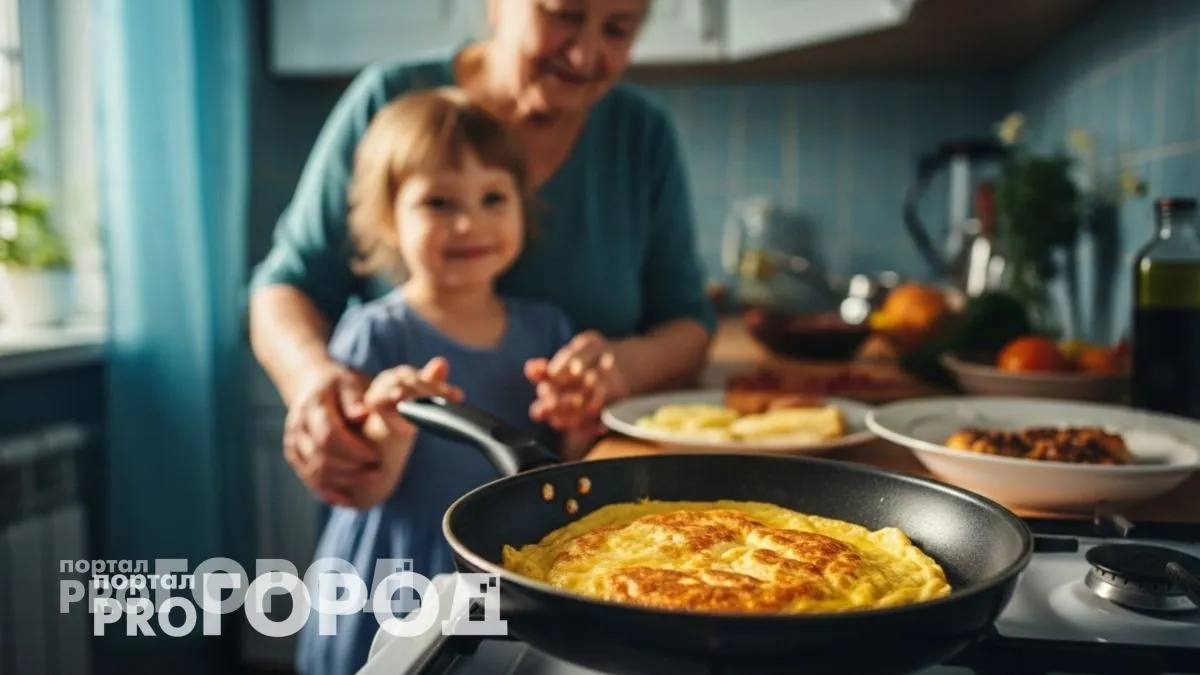 Омлет всегда получается пышный как из духовки: секрет в одном простом ингредиенте