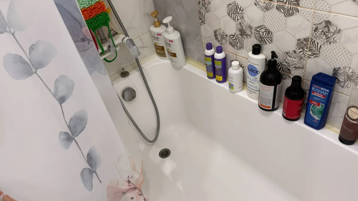 Шторка в ванной больше не в моде: все переходят на этот материал — выглядит дороже и плесень ушла навсегда