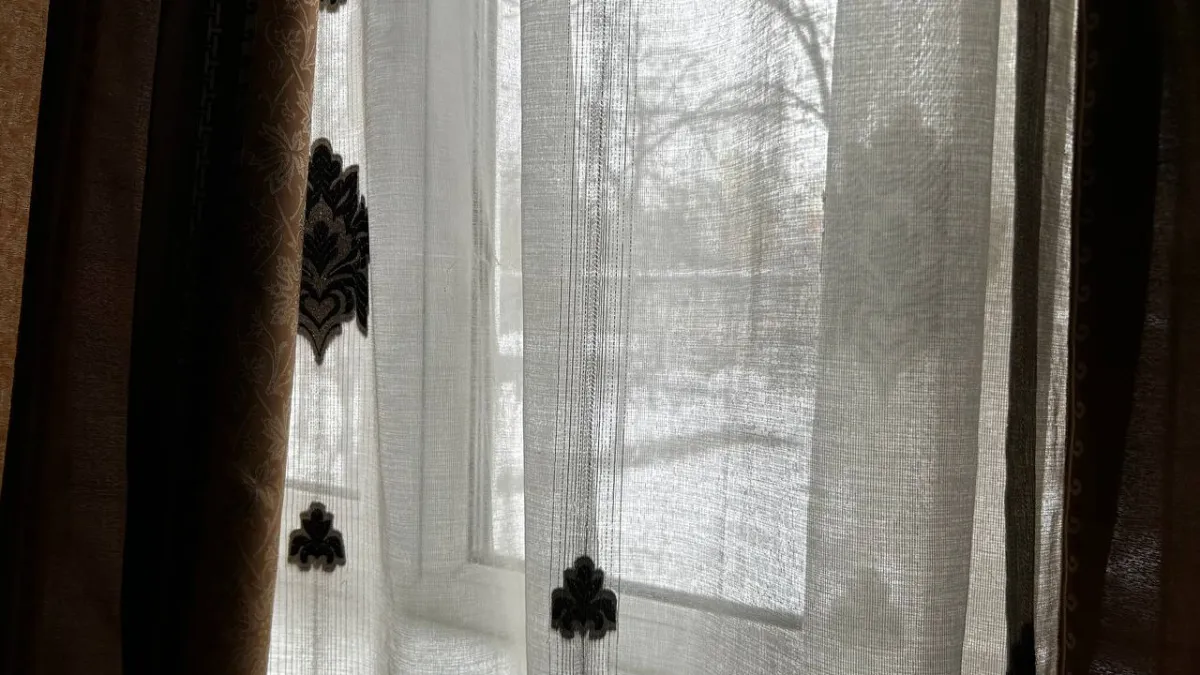 Рука не поднялась выбросить старый тюль, и правильно: 9 гениальных вещей для дома, которые сэкономят тысячи