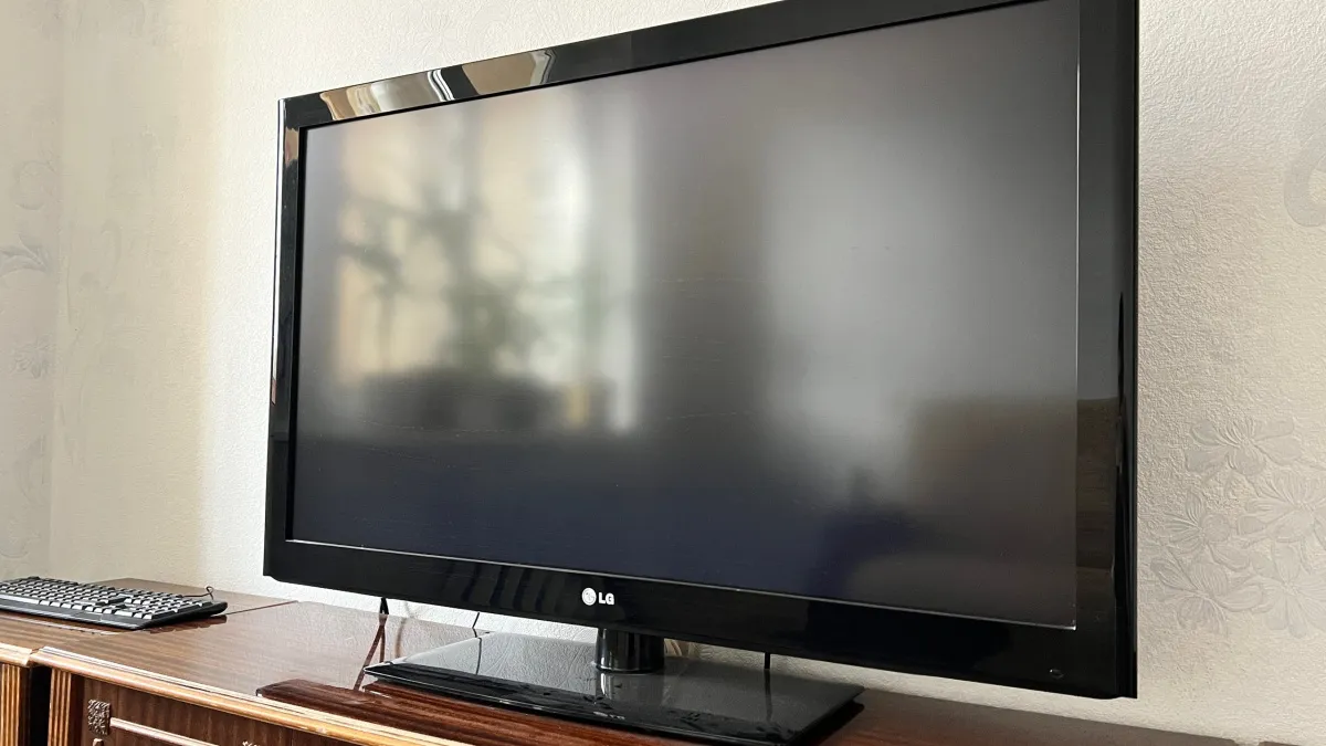 Телевизор выключен, а счётчик крутится: популярный лайфхак с техникой, который крадёт у вас тысячи рублей в год