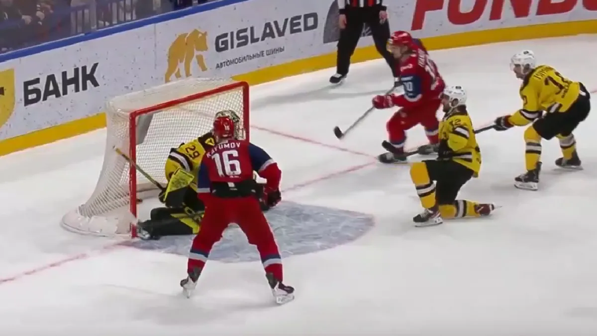 «Локомотив» вырвал победу у «Северстали» и досрочно гарантировал первое место на Западе