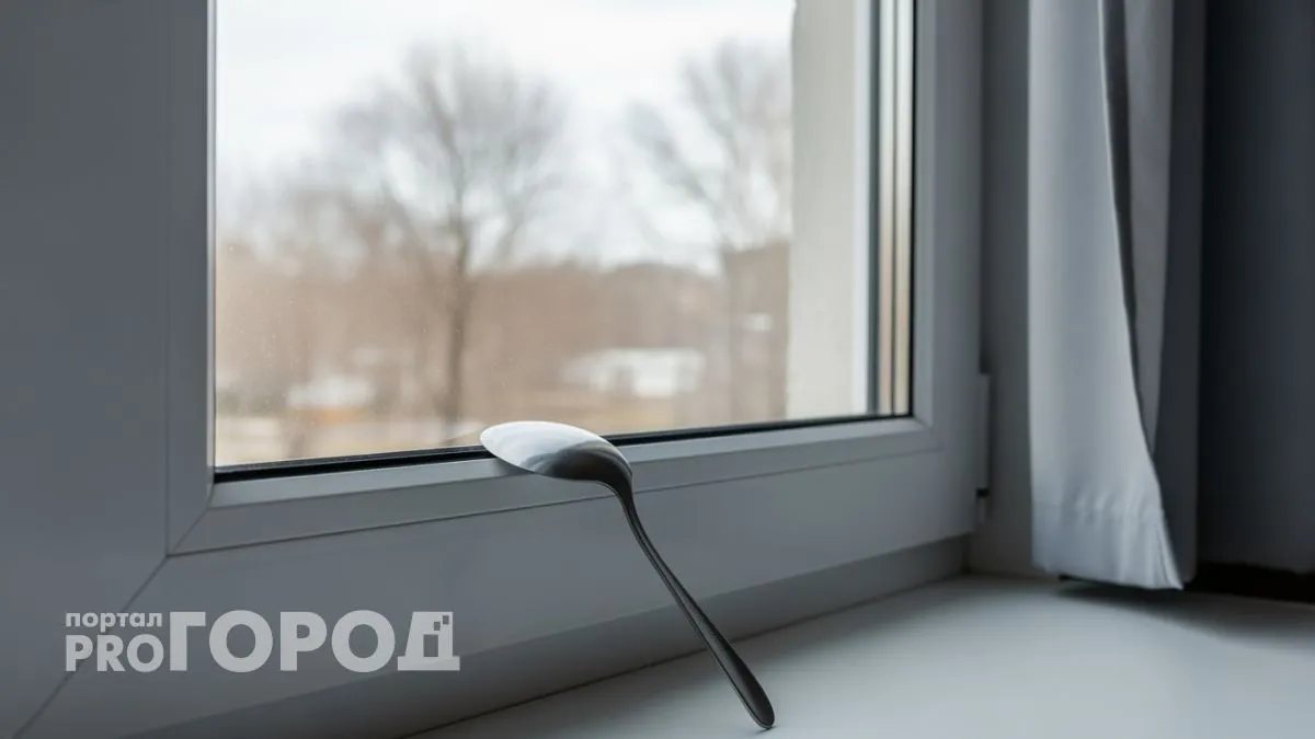 Простая ложка на подоконнике защищает дом от воров лучше любой сигнализации