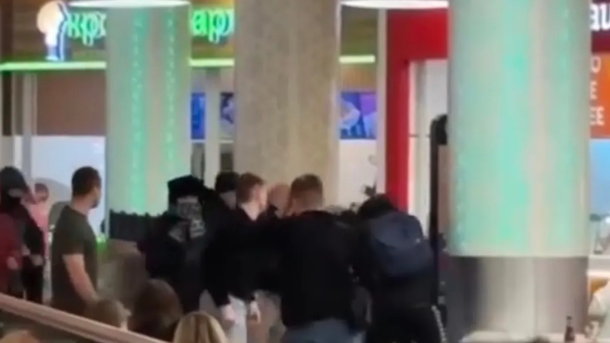 Прокуратура проверит, можно ли было предотвратить массовую драку подростков в ТЦ «Аура»