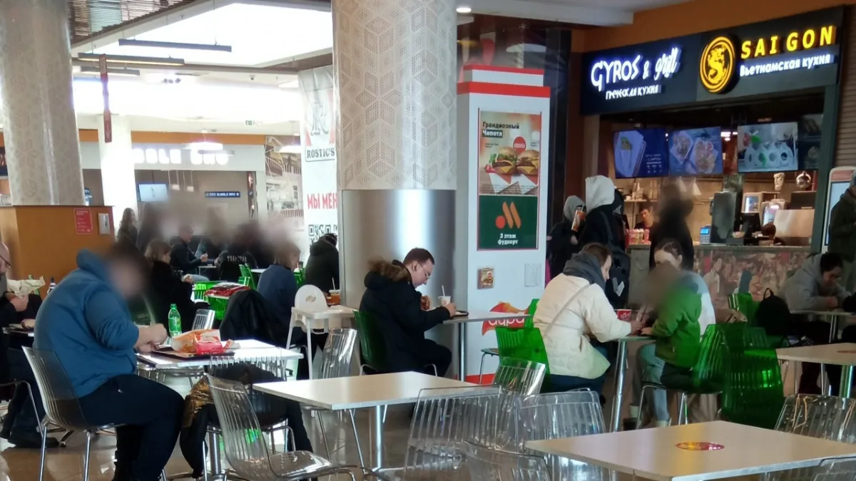 Сотрудники "Ауры" о драке подростков: "При мне парня залили перцовкой"