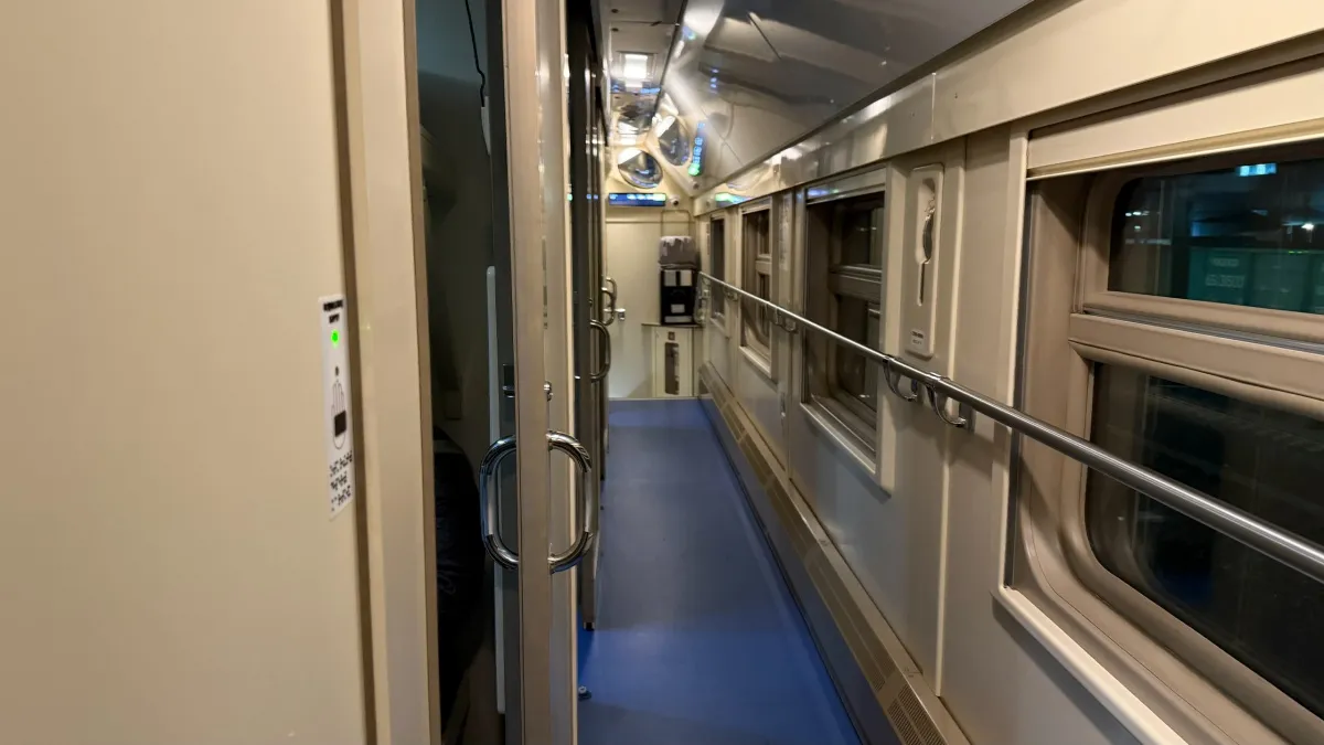 Попутчица не пускала меня к столу в купе: история поездки в Псков с неожиданным финалом