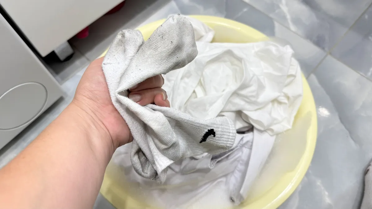 Теперь собираю даже дырявые носки: новый хит домашнего хозяйства — 7 неожиданных способов их использовать