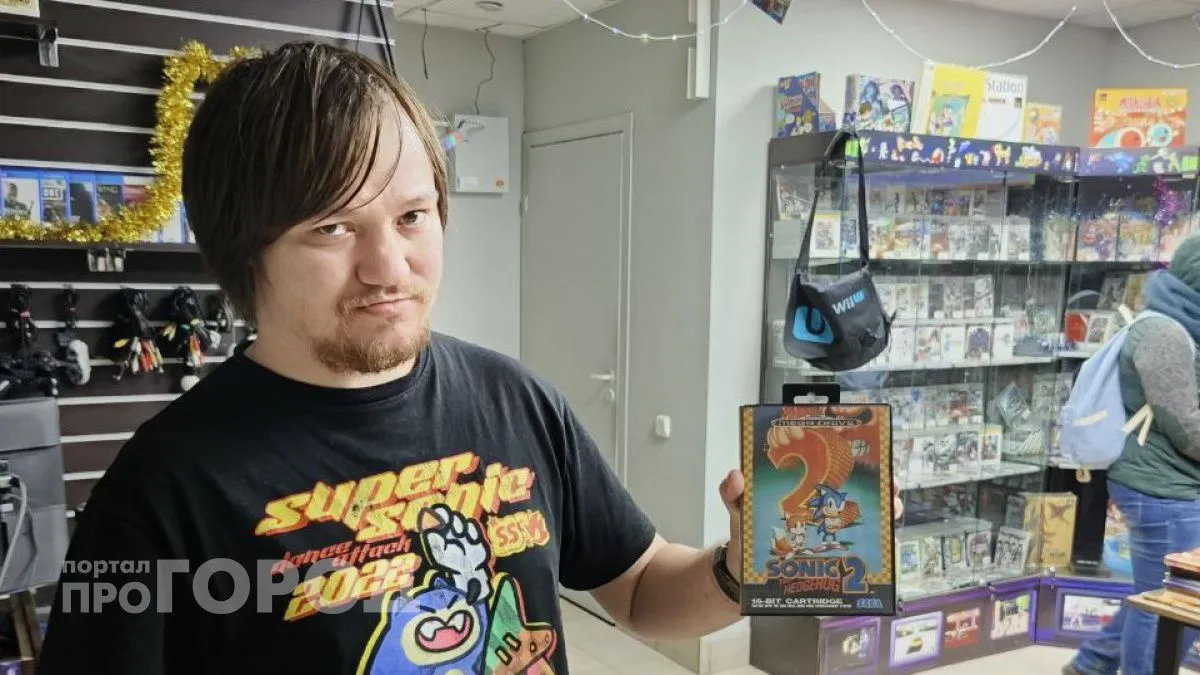 Ярославец хобби к ретро‑приставкам превратил в бизнес: открыл магазин с консолями и играми для Sony, Sega и Dendy