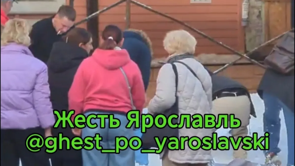  В центре Ярославля девушку завалило снегом