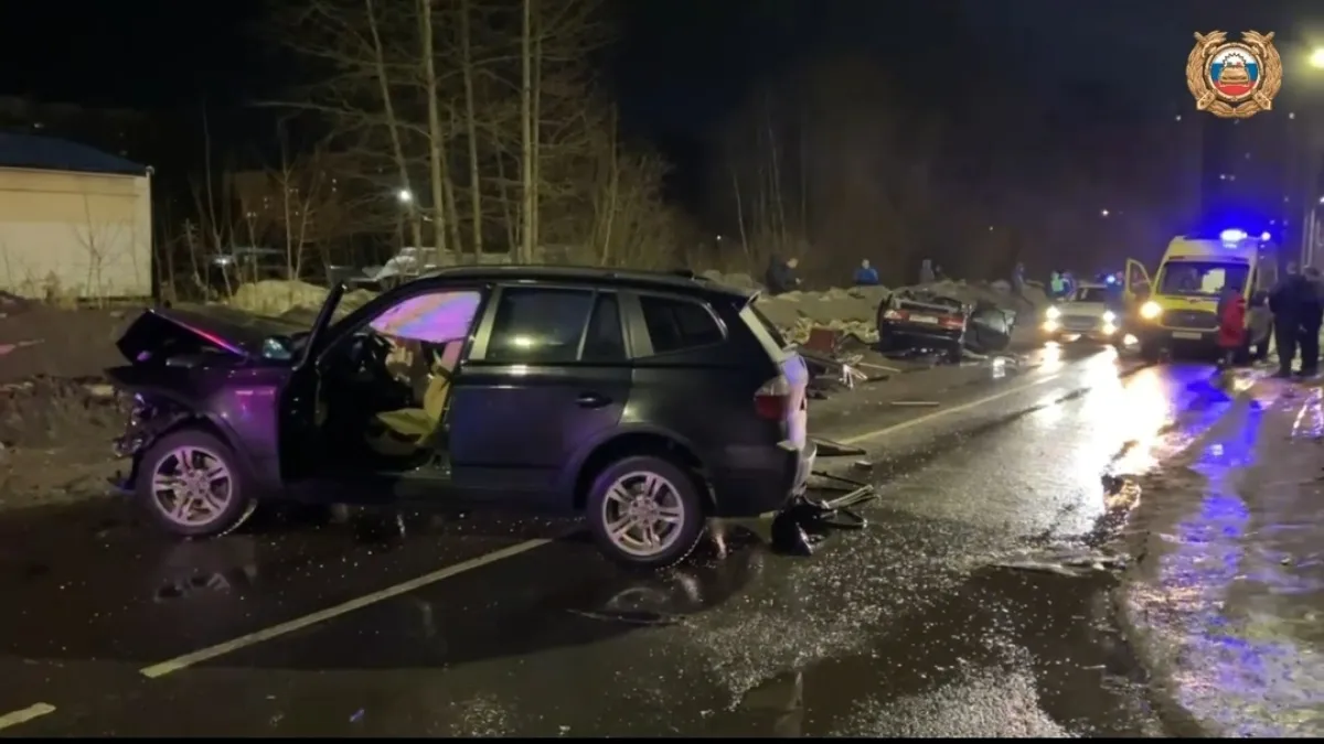 Смертельное ДТП в Ярославле: 18-летний водитель "Лады" влетел в BMW X5 по пути из двора