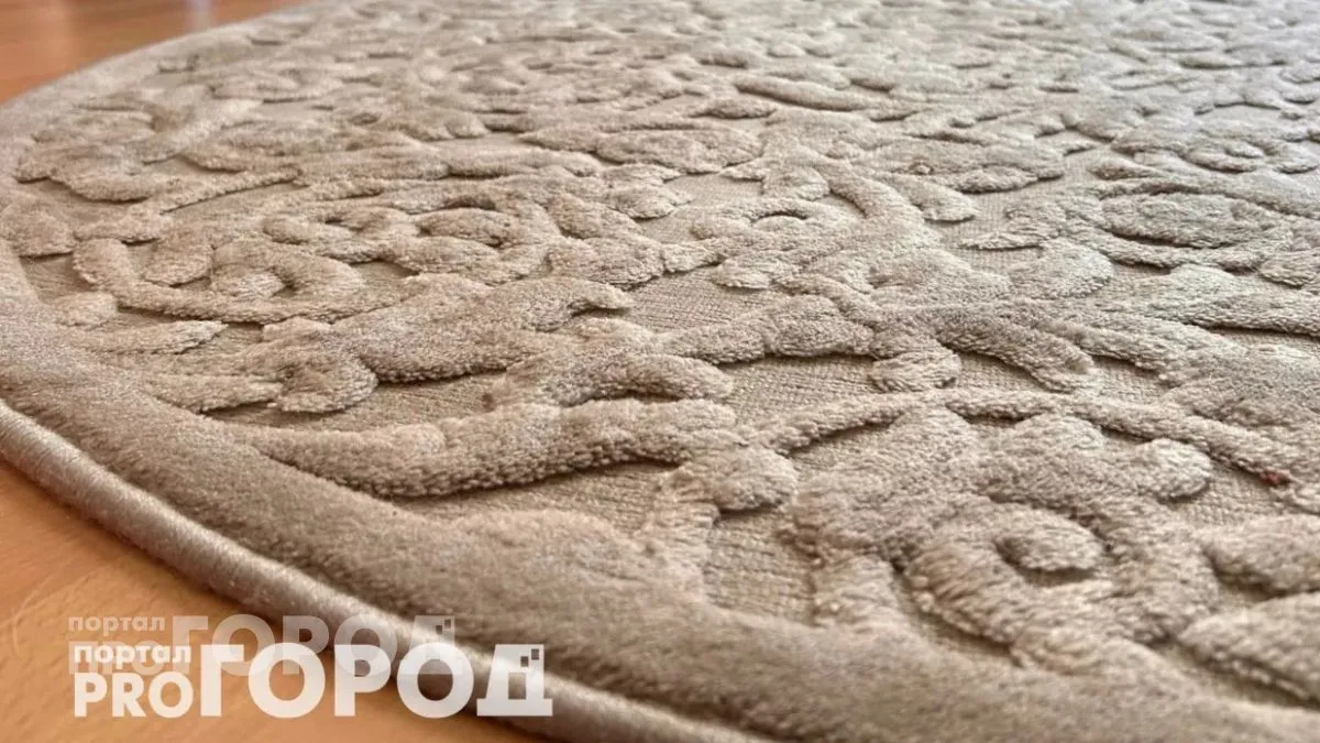 Пылесос можно выбросить: простой предмет очищает ковер до блеска – не щетка 