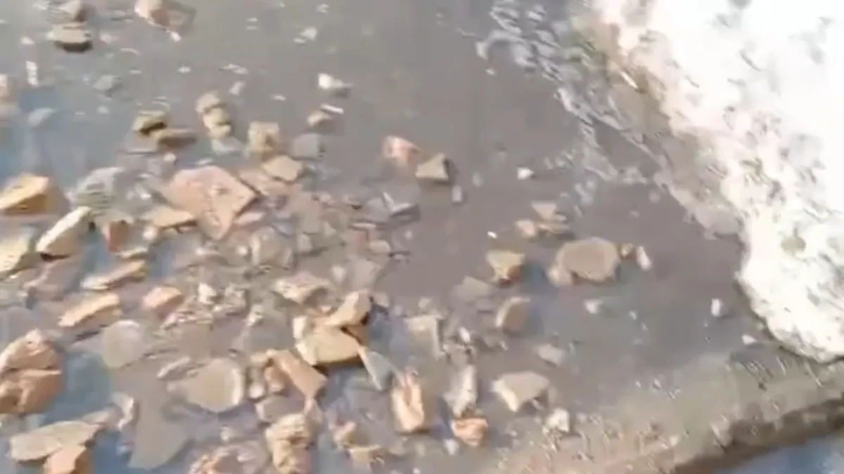 Жители посёлка Прибрежный рассказали о рассыпающемся доме