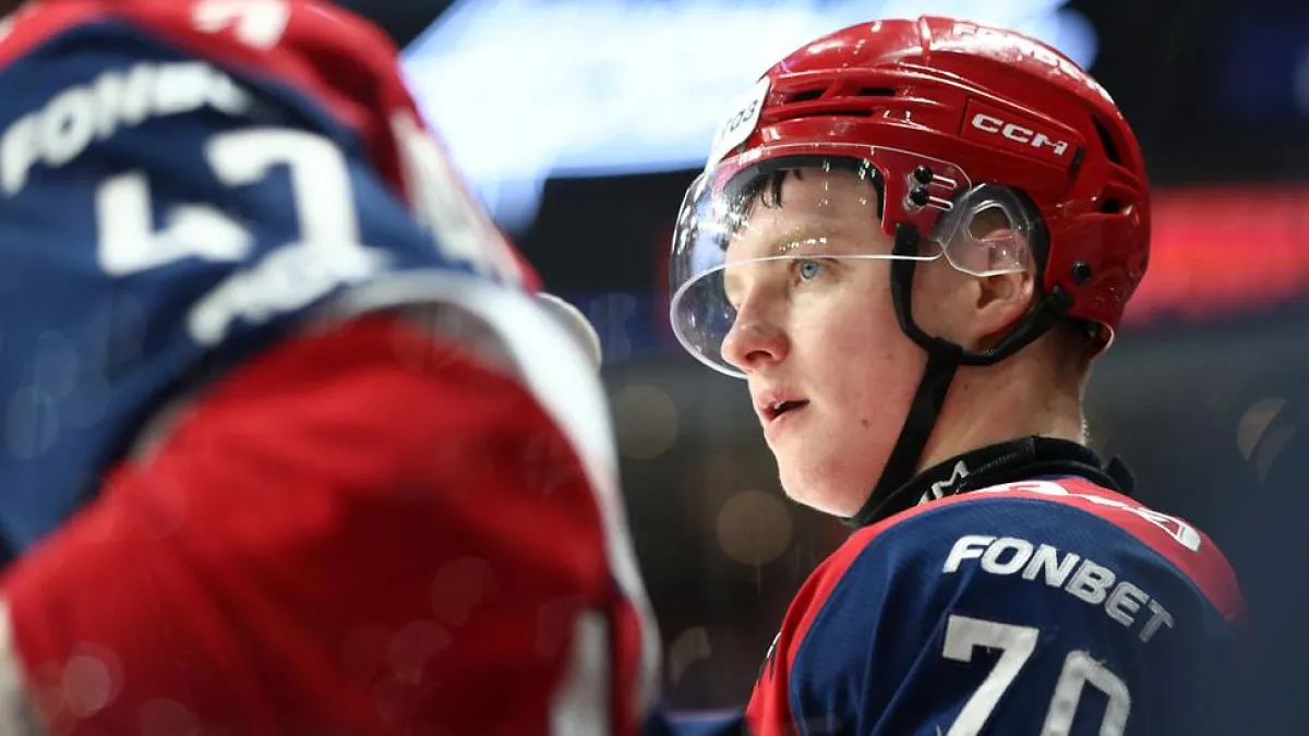 Сурин ударился о борт и не вернулся на лед против «Лады»