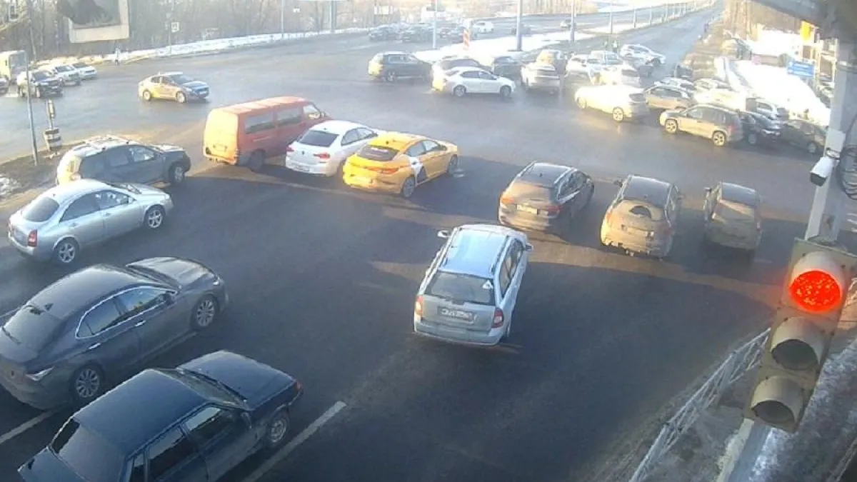 Ярославцы опоздали на работу из-за «беспилотной опасности» на М-8